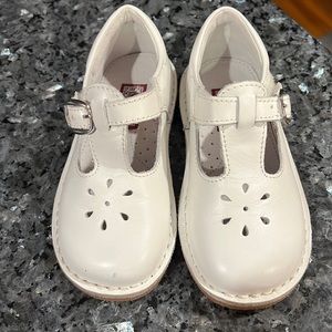 VGUC white L’amour dress shoes.